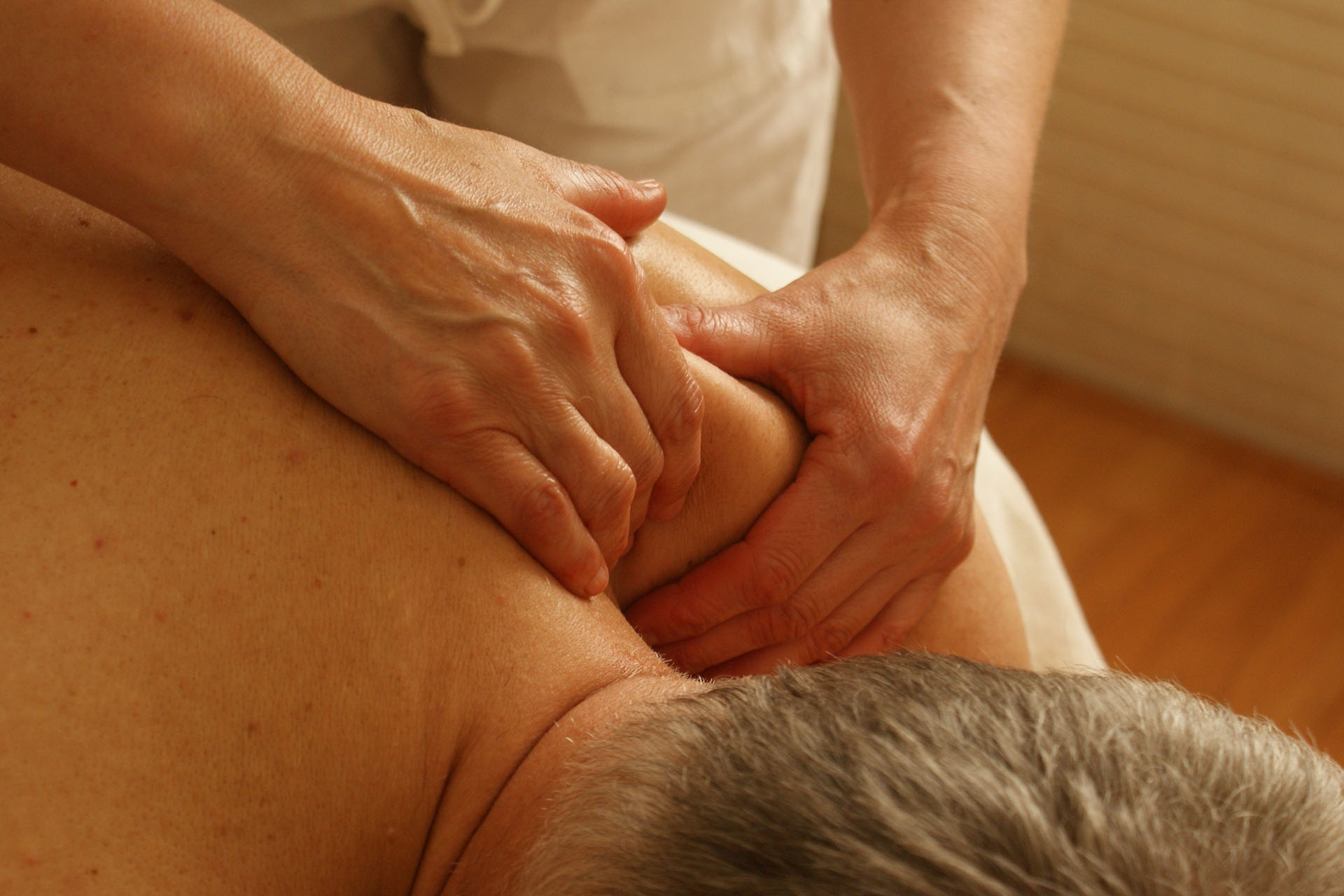 Deep tissue massage (2)